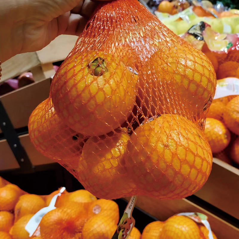Máquina de embalagem de sacos de malha de cebola de batata com rótulo de frutas combinação linha de produção de pesador