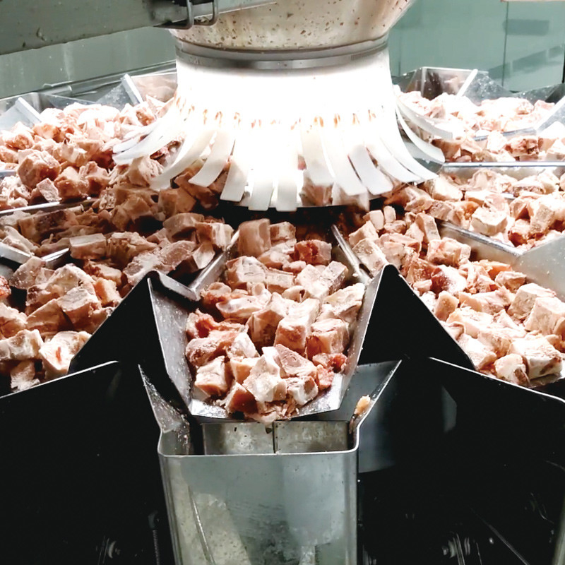 Tecnologia de pesagem dinâmica e pesagem de precisão combinação perfeita para máquina de embalagem de alimentos congelados