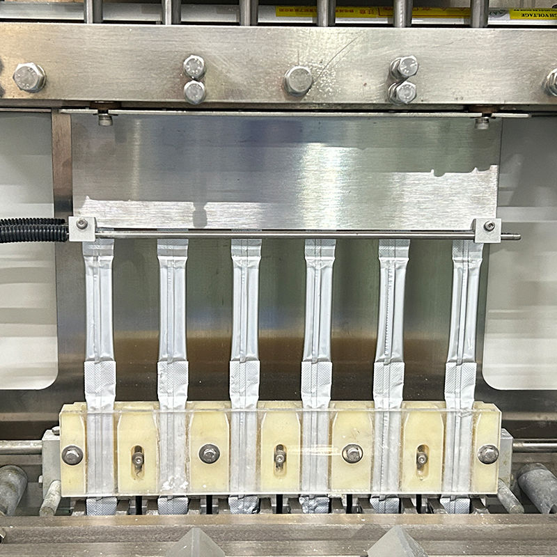 Máquina Automática de Embalagem, Enchimento e Selagem Multifaixas de Picolés e Doces Gelados, para Embalagens Líquidas